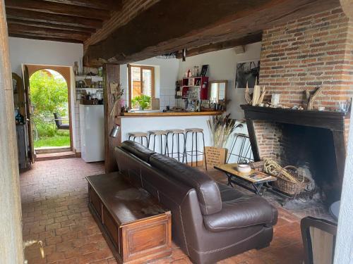 Sully-sur-Loire House | Maison de marinier les pieds dans l'eau face à la Loire