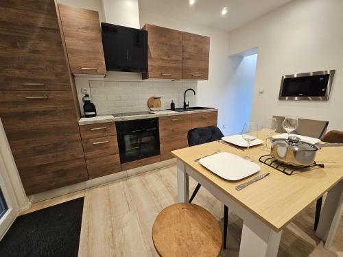 Epinal House | Maison de ville rénovée avec garage privatif à Épinal - FR-1-589-834