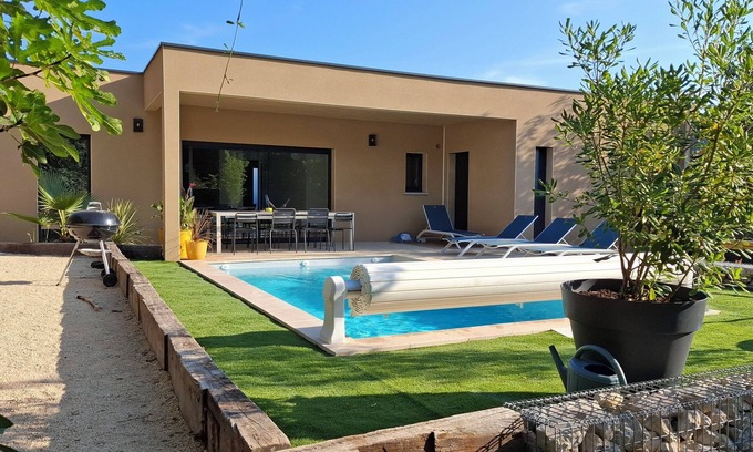 Aubenas House | Maison des libellules de dugradus private swimming pool and pétanque court