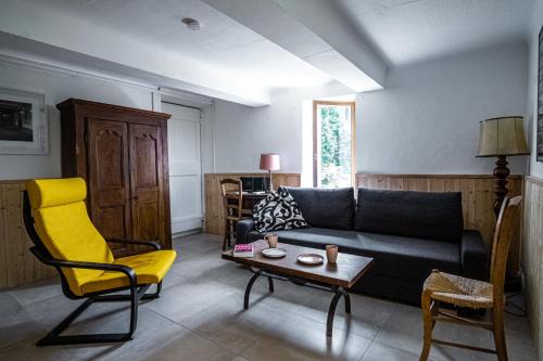 La Tour-d'Aigues House | Maison en campagne avec vues panoramiques - close to a lake