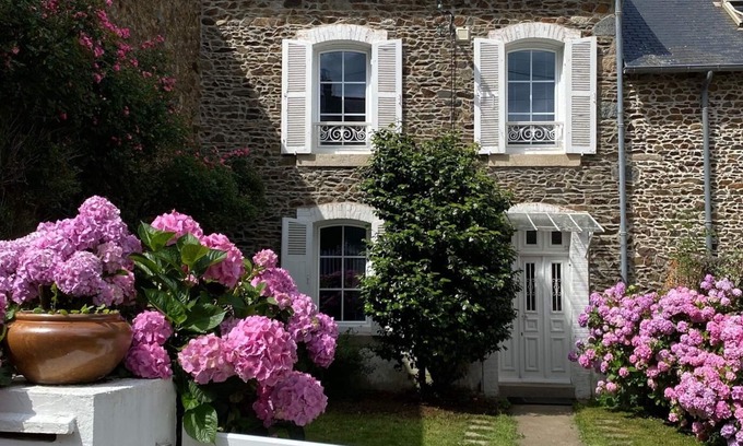 Etables-sur-Mer House | Maison en Pierre à Proximité du Bourg et de la mer