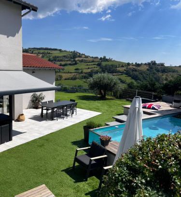 Brullioles Villa | Maison et piscine chauffée, vue Monts du Lyonnais