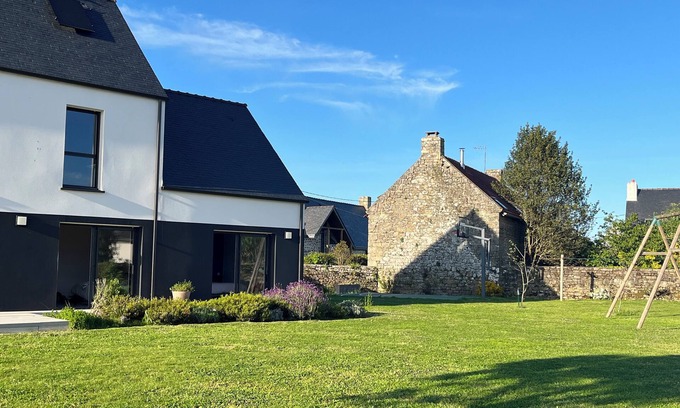 Locmariaquer House | Maison Familiale Contemporaine Avec Piscine Chauffée Sécurisée, Proche Plages
