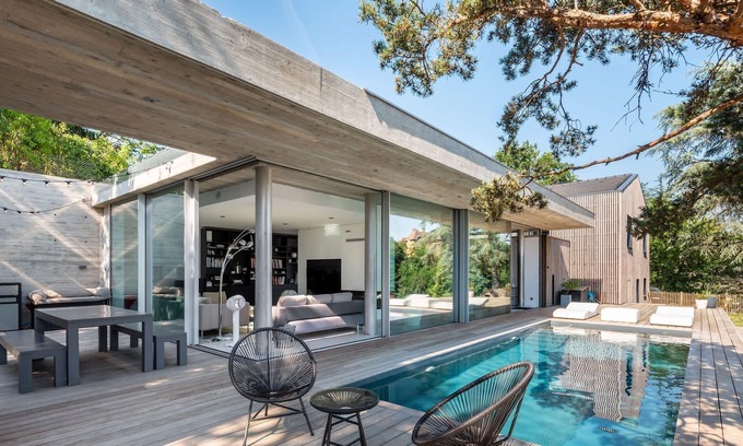 Francheville Villa | Maison H - Architect's house inside-out with view