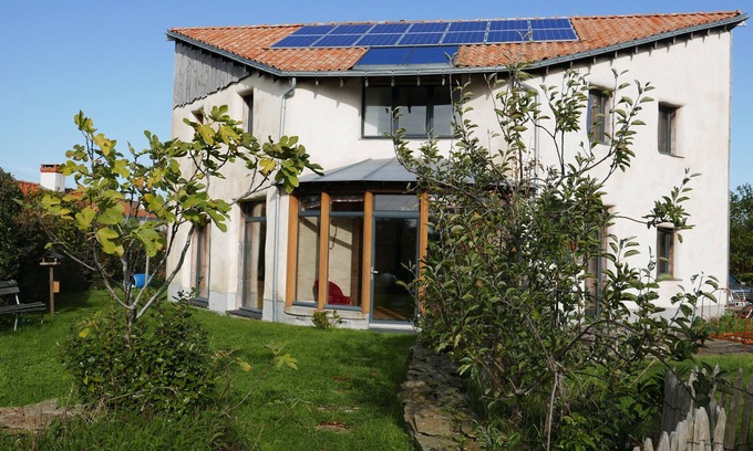 La Plaine-sur-Mer House | Maison Insolite en Paille au Bord de la mer
