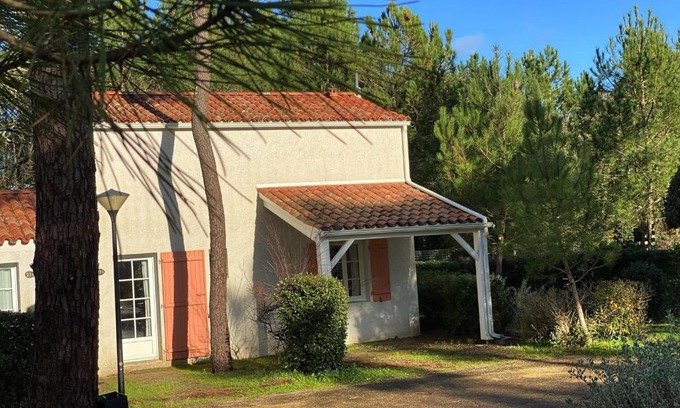 Longeville-sur-Mer House | Maison Longeville-sur-Mer, 4 pièces, 6 personnes - FR-1-336-103