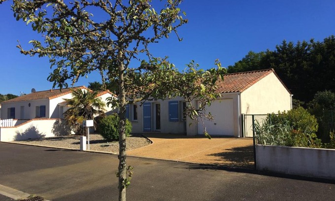 Longeville-sur-Mer House | Maison Longeville-sur-Mer, 3 pièces, 5 personnes - FR-1-336-85