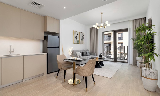 Dubai Apartment | Maison Privee - Charming Urban Escape with Resort-Style Facilities