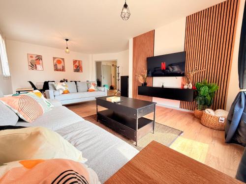 Besancon Villa | Maison rénové 10 prsn Parking privée & Balcon Proche Gare-Viotte