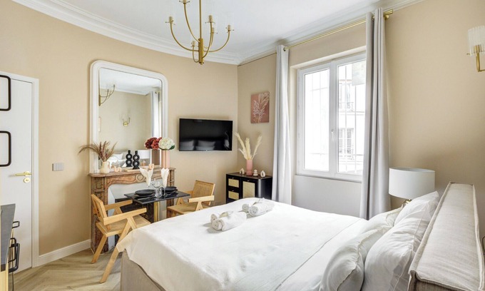 Quartier de la Folie-Mericourt Apartment | Maison République