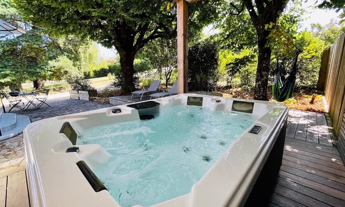 Sarlat-la-Caneda House | Maison Tournesol: self-catering cottage with private spa in Sarlat
