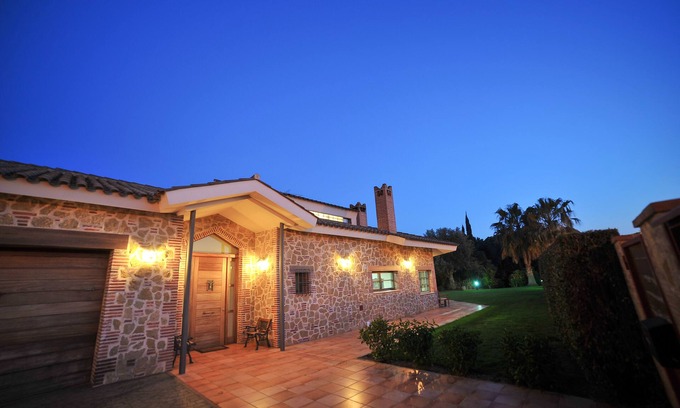 Sant Andreu de Llavaneres House | MAISON WITH GREAT THEMED ROOM,TABLE TENNIS,BILLIARDS,FOOSBALL,TENNIS FOR 18 PPL