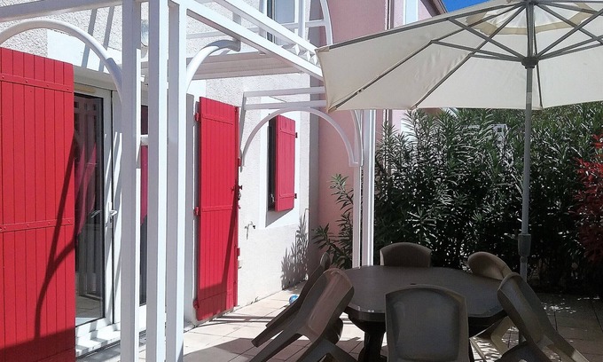 Sorede House | Maisonette in Residence with Pool