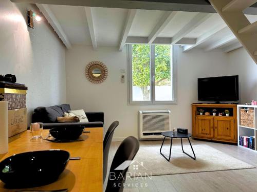 La Rochelle House | Maisonnette avec climatisation et cour - ménage et linge inclus