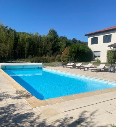 Dagneux Apartment | Maisonnette pour 4 pers piscine de mai à sept 2hrs par jour