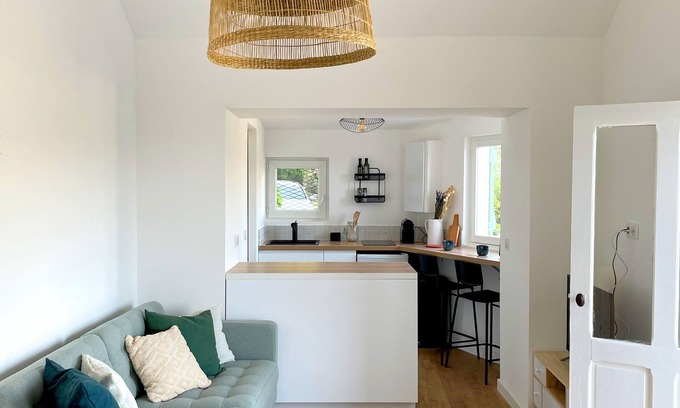 Sollies-Toucas House | Maisonnette with view 12km from the beach