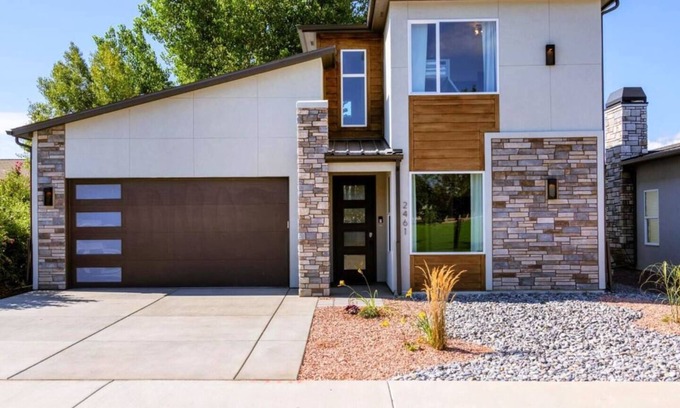 Grand Junction House | Majestic Mountain Escape | Hot Tub, Fire Pit, Grill & Scenic Views