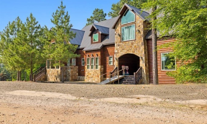 Broken Bow Cabin | Majestic Mountain Lodge in Hochatown/Broken Bow, OK