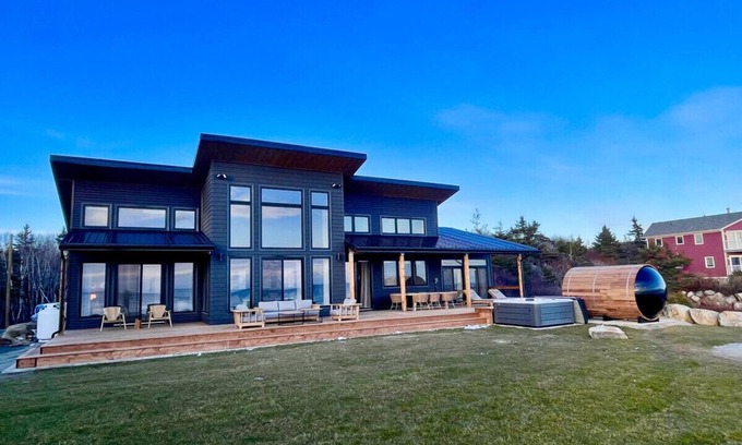 Hunts Point Ski Chalet | Majestic Oceanfront Chalet - Hot tub and Sauna- Private