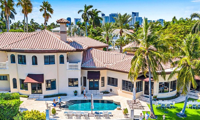 Riviera Isles Villa | Majestic Waterfront Villa/Venice of America/Heated Pool/Canal View & Access/Royal Key