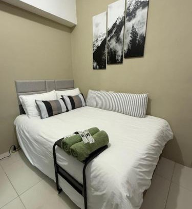 Salcedo Village Apartment | Makati Studio with WiFi, Kitchen