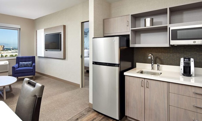 Anaheim Resort Resort | Make Magical Memories! 4 Modern Units, Outdoor Pool, Onsite Dining, Water Park!