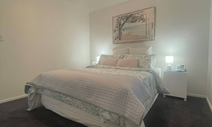 Whitianga House | Make Memories at Cook Drive. Space to play and park the boat. Centrally located.