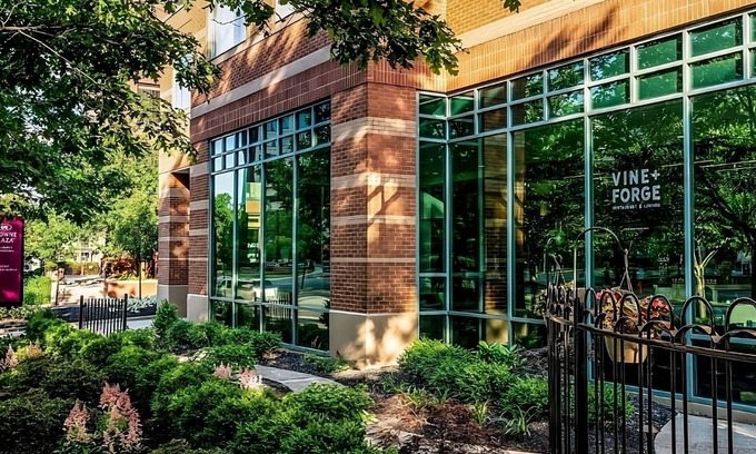 Downtown Columbus Resort | Make Your Trip More Enjoyable! Pets are Welcome, Near Franklin Park Conservatory