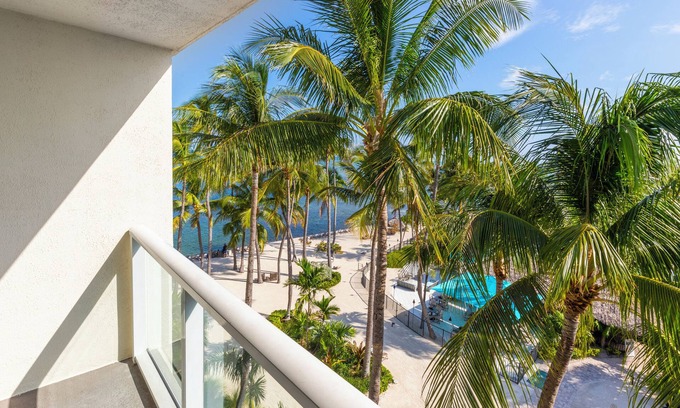 Islamorada Hotel | Make Your Trip More Enjoyable! 4 Family-friendly Units, Pets Allowed, Pool