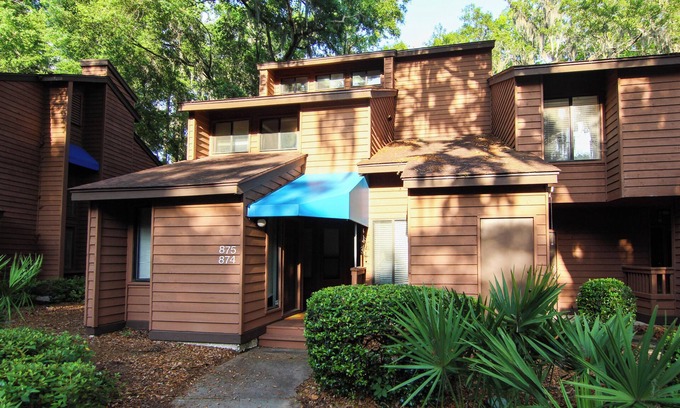 St. Simons Island House | Make your vacation shine bright at “Island Light”
