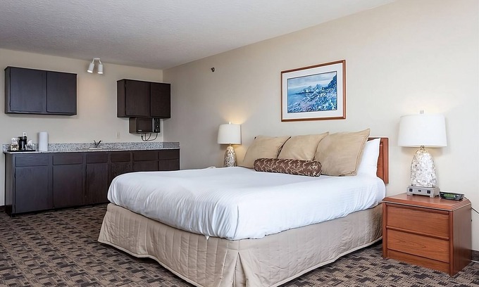 Newport Hotel | Making The Best Memories Along The Way! Pets Are Welcome, Parking!