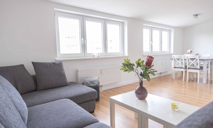 Barmbek-Sued Apartment | MAKRO Apartment (2 bedrooms) - Dehnhaide Apartments