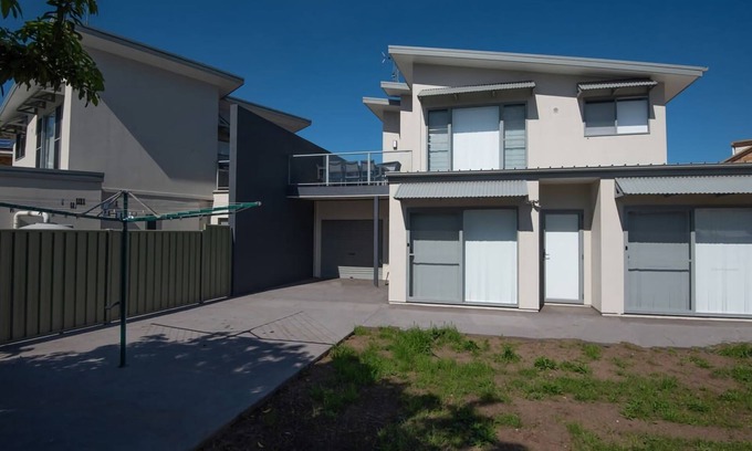 Maloneys Beach House | Maloneys Beach Views 3 Bed Home