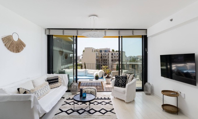 American Colony Apartment | MAMAD Bright & Chic Condo with Pool & Unique View by FeelHome