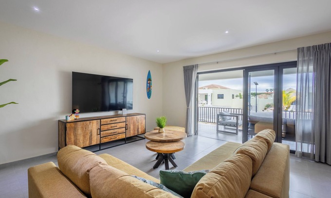 Marie Pampoen Apartment | Mambo One B, Mambo Beach