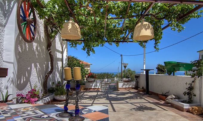 Chromonastiri House | Mamis Mansion! Jacuzzi terrace with great sea views, walking distance to taverna