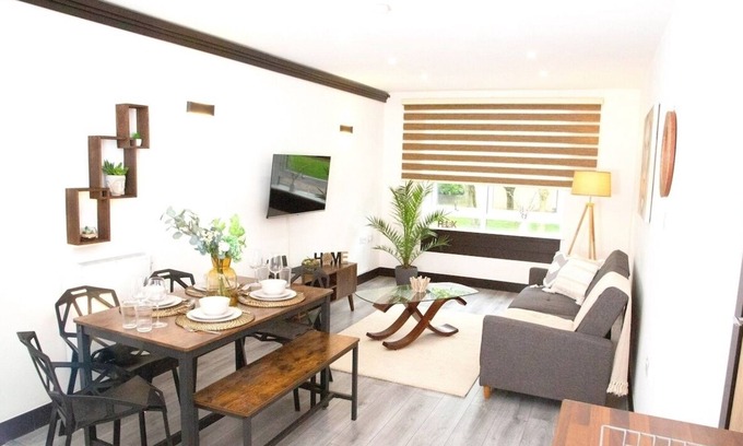 Old Trafford Apartment | Manchester 3 Bed apartment By Bevolve - Free parking