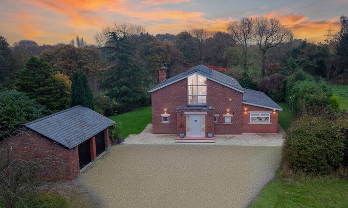 Trafford House | Manchester House Retreat