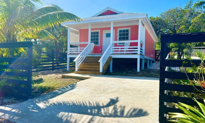 Governor's Harbour Cottage | Mango Tango with AC, Fireplace, WiFi