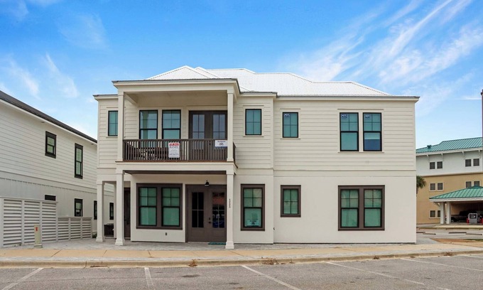 Port St. Joe House | 🌴Manhattan | Upstairs Duplex w/2 Decks | Walk to Marina | Pet Friendly 🐾