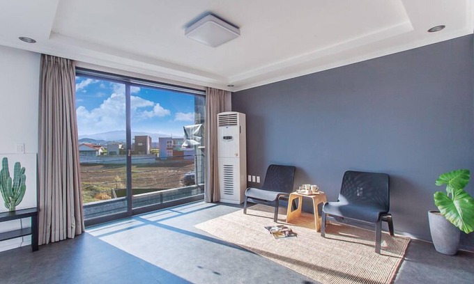 Downtown House | Maniju Pension