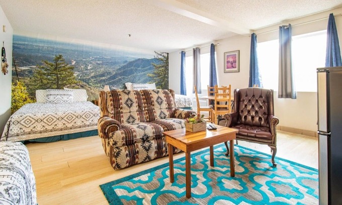 Manitou Springs Hotel | Manitou Cog Lodge Inc dba Manitou Inn