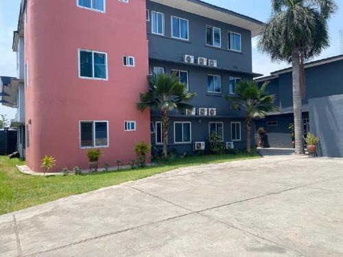 Kokomlemle Apartment | Manjaro Suites