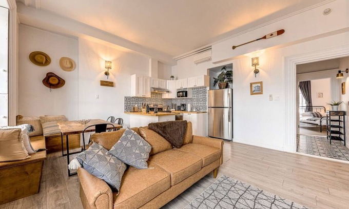 Old Quebec Apartment | Manoir des Remparts- Renovated 3 Bedroom Oasis