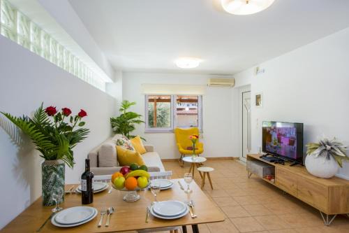 Agia Marina Apartment | Manolia Dream Apartment 30m to the beach