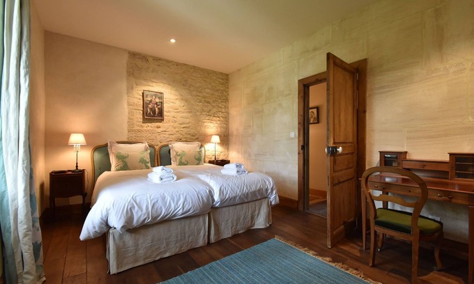 Ponts sur Seulles Villa | Manor in Normandy with Spa and Pool