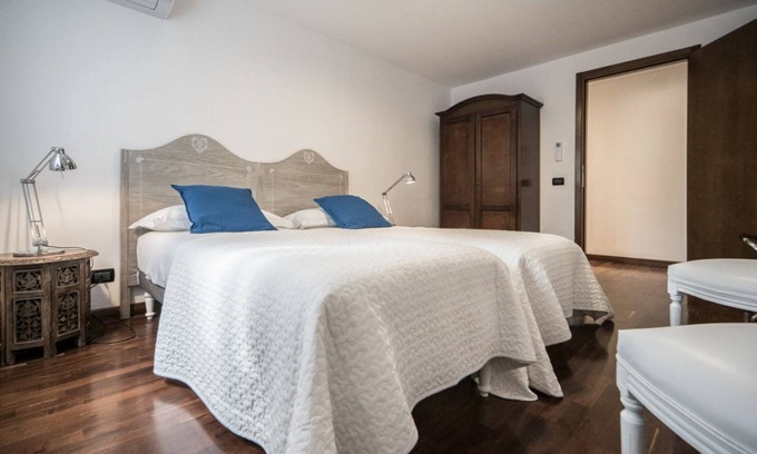 Dorsoduro Apartment | Mansarda Magritte - sleeps 5 guests in 2 bedrooms