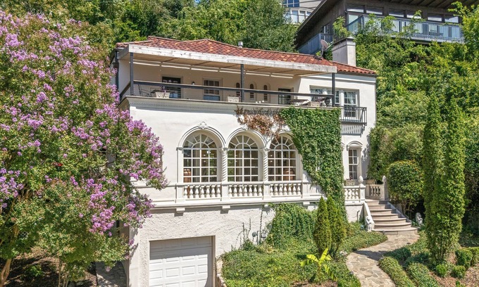 Redmont Park House | Mansion City View on Highland