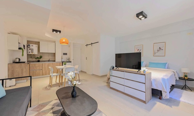 San Nicolas Apartment | Mansion Mitre 'B' - 3 pax Gym & Jacuzzi