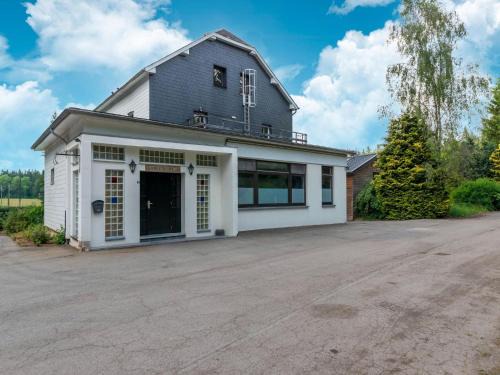 Buellingen House | Mansion with Pool & Bar